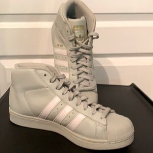 Mint color mid length adidas!